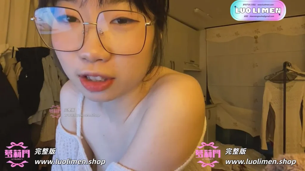 图片[5]-清纯眼镜学生妹可爱自拍 脱光后秒变淫娃 与男友露脸性爱-幼萝萌妹