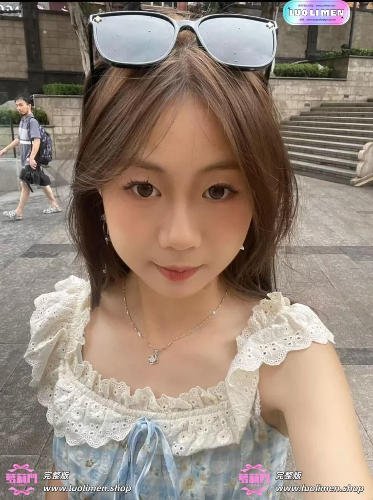 图片[9]-高颜值美眉露脸性爱自拍 被男友疯狂调教深喉 渔网情趣制服-幼萝萌妹