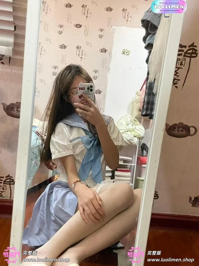 图片[3]-高颜值美眉露脸性爱自拍 被男友疯狂调教深喉 渔网情趣制服-幼萝萌妹